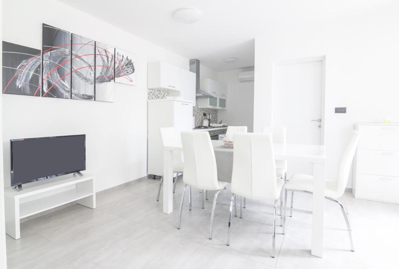 New Family 2 Bedroom Apartment Vodnjan Dış mekan fotoğraf